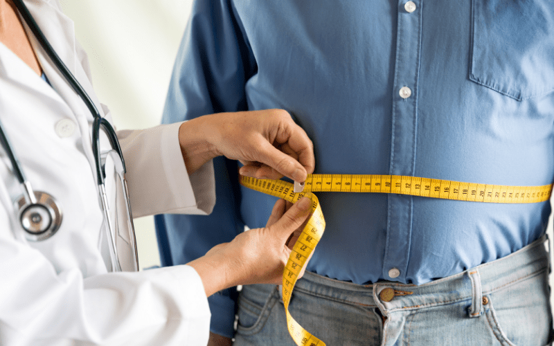 Waarom blijven de kilo's plakken een verband tussen ouder worden en je gewicht